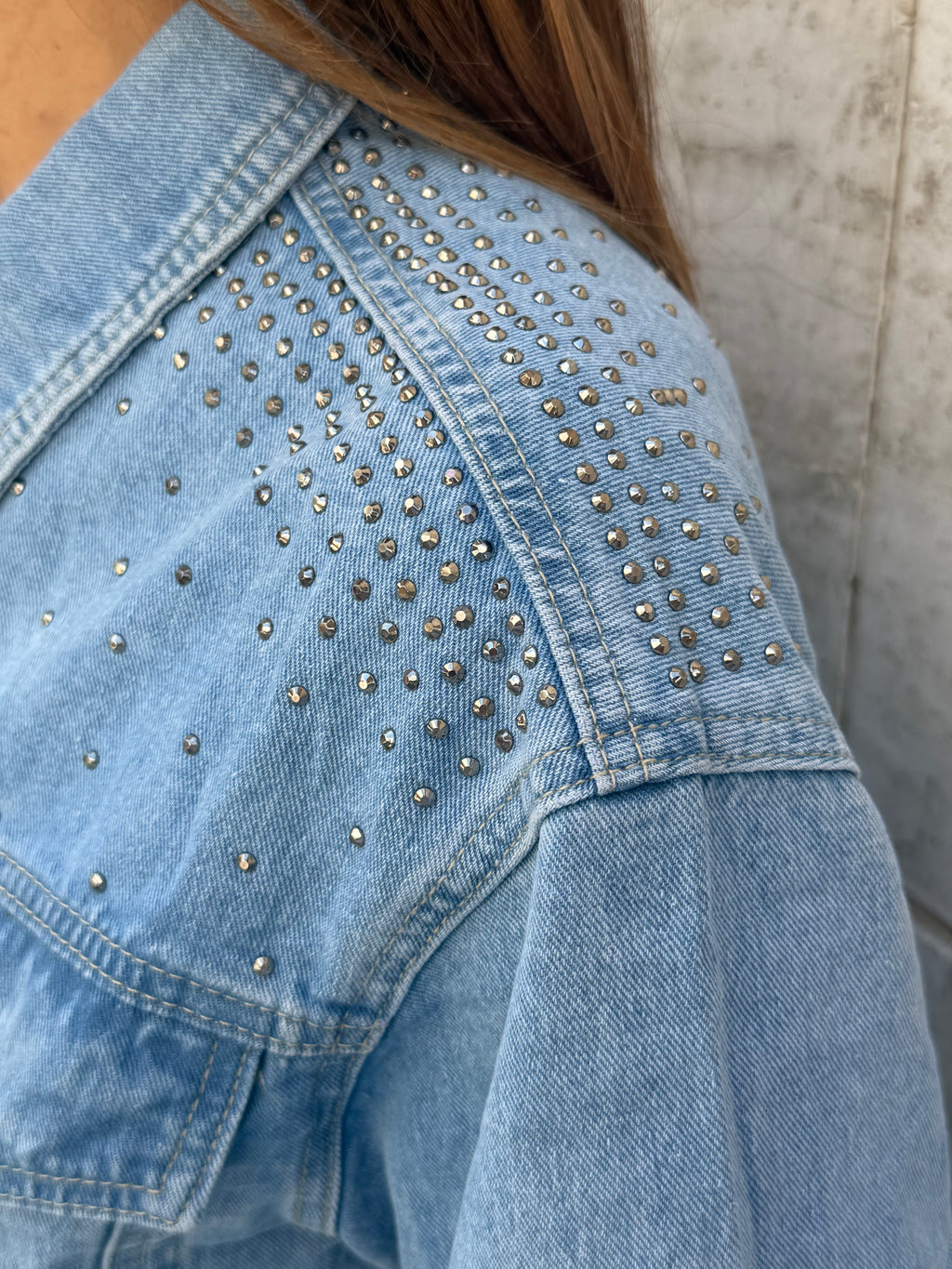 Giubbotto denim con applicazioni
