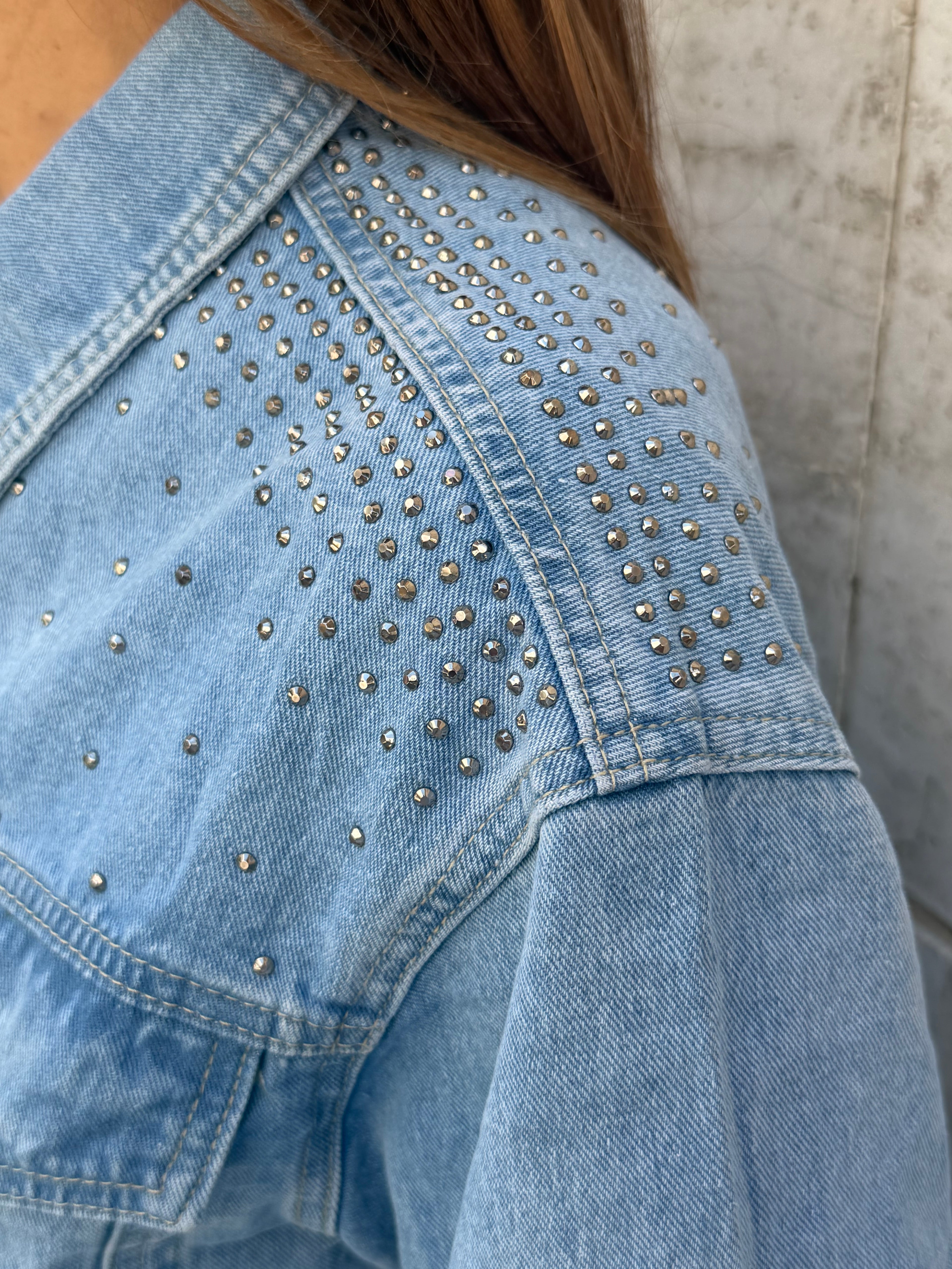 Giubbotto denim con applicazioni