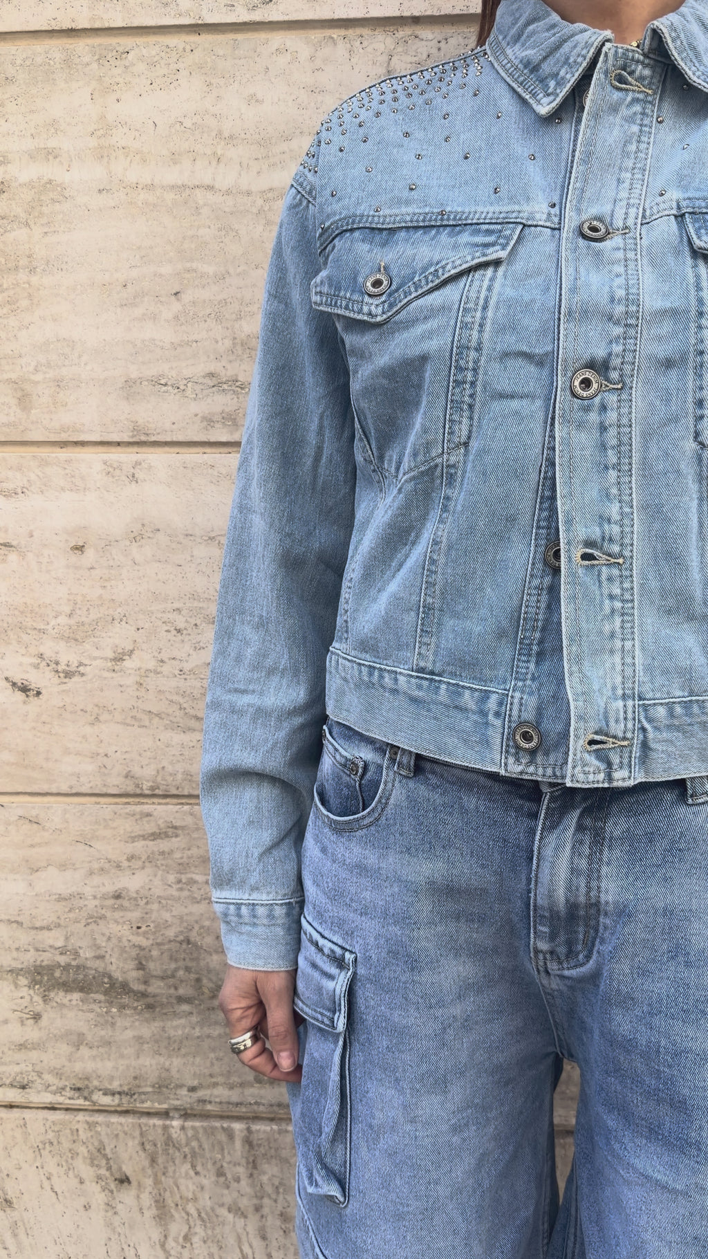 Giubbotto denim con applicazioni